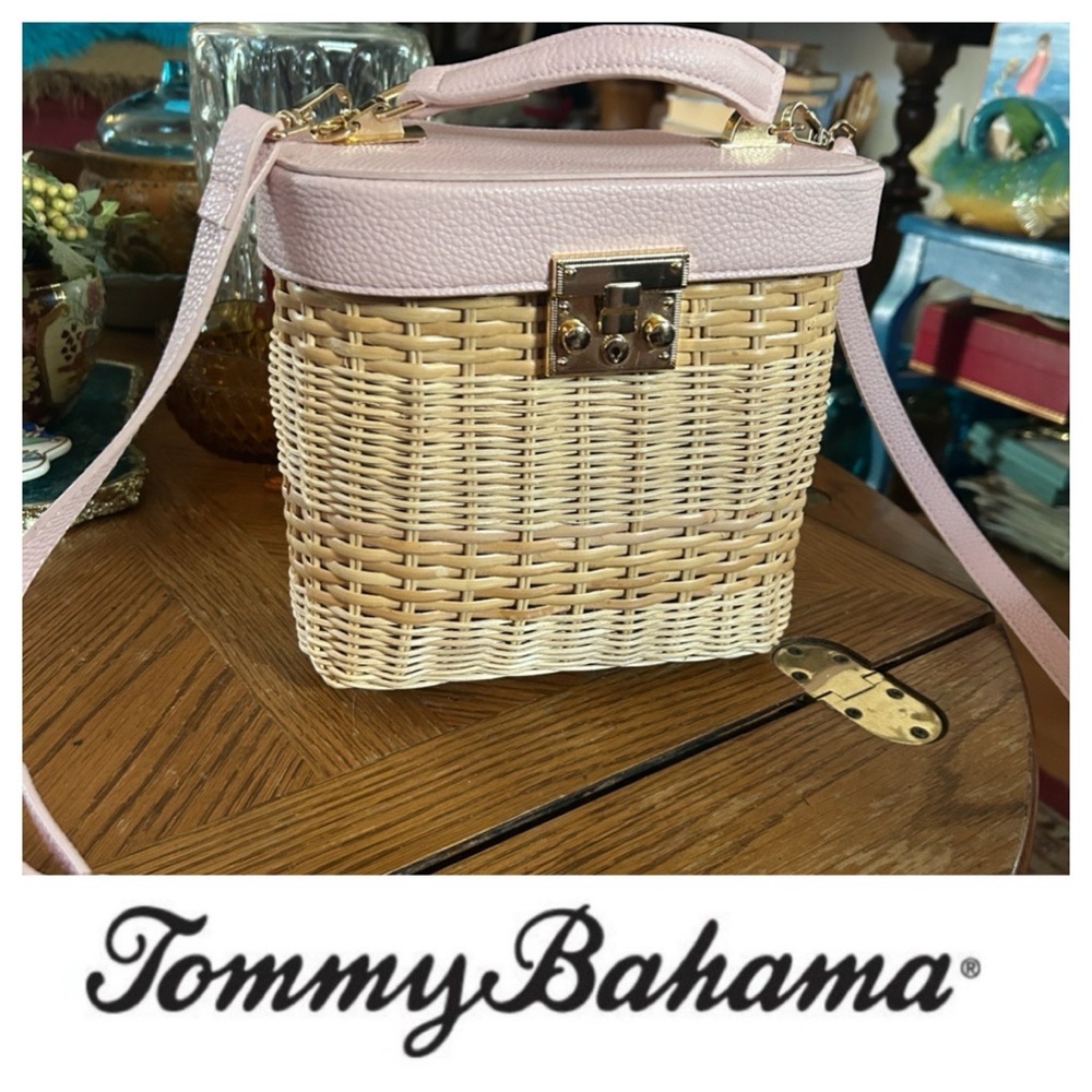 Tommy Bahama Wicker & Pink
Faux Leather Crossbody - Picture 1 of 15